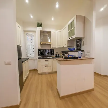Chic Modern 2-bedroom Near Metro Apartment Rome