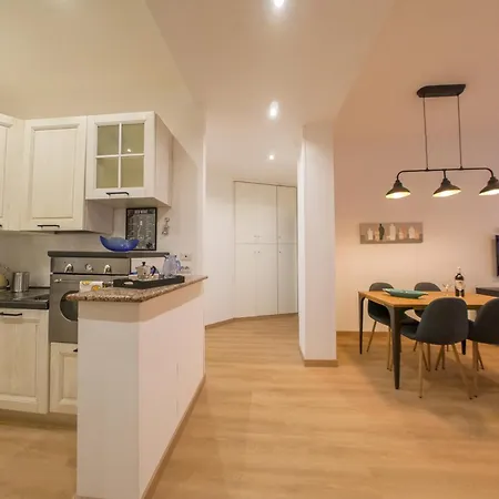 Chic Modern 2-bedroom Near Metro Appartamento *