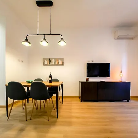 Apartment Chic Modern 2-bedroom Near Metro