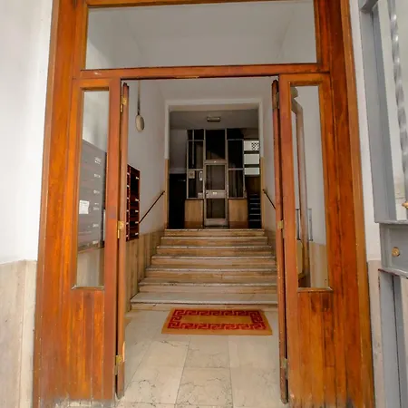 Apartment Chic Modern 2-bedroom Near Metro Rome