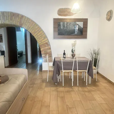 Domus Vatican Walls Apartment *