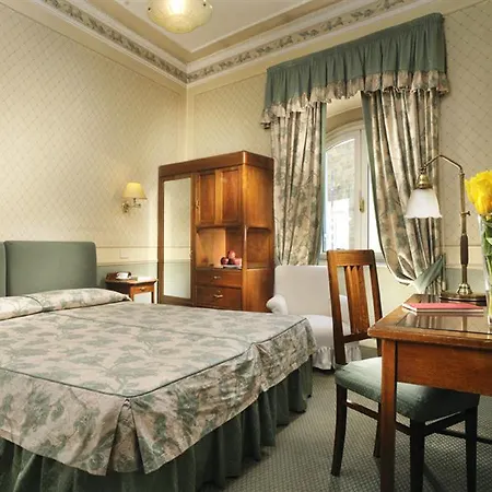 Alexandra Hotel 3*