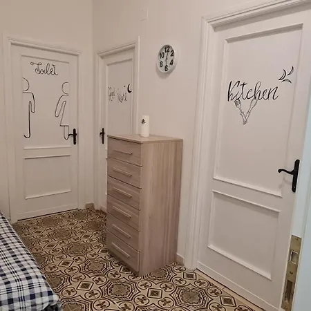 Vicino Metro C Apartment