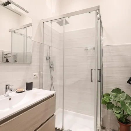 Luxury And Elegant Vatican Apartment Rome