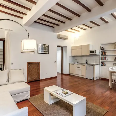 Myrhome - Spanish Steps Apartment