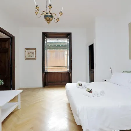 Condotti Charme - My Extra Rome