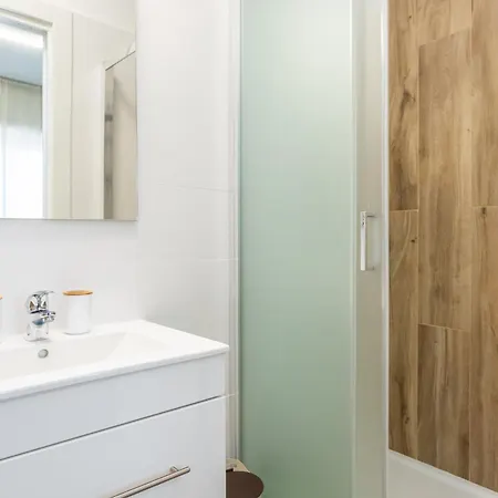 2-bedroom Retreat Near Metro & Parks Rome
