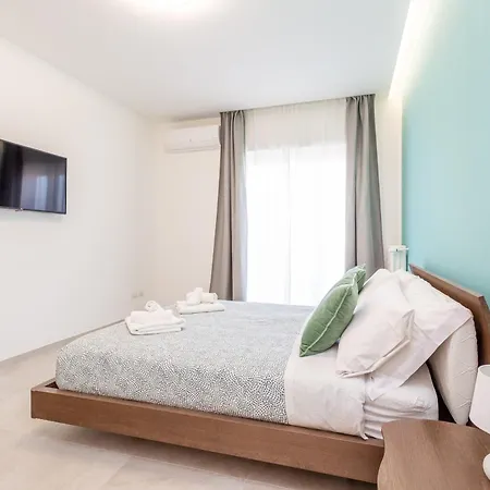 2-bedroom Retreat Near Metro & Parks Apartment Rome