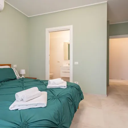 2-bedroom Retreat Near Metro & Parks Rome