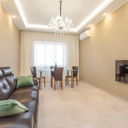 2-bedroom Retreat Near Metro & Parks Apartment Rome