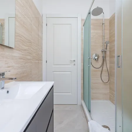2-bedroom Retreat Near Metro & Parks Rome