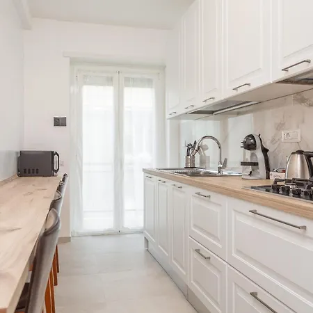 2-bedroom Retreat Near Metro & Parks Apartment *
