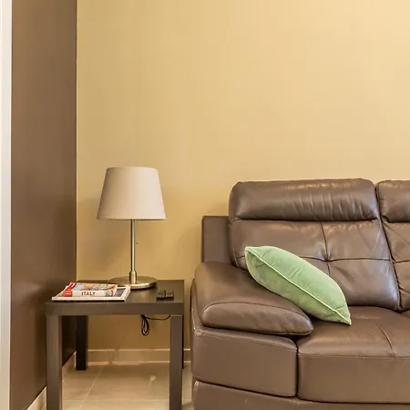 2-bedroom Retreat Near Metro & Parks Apartment Rome