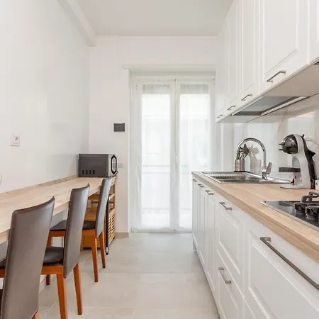 2-bedroom Retreat Near Metro & Parks Apartment *
