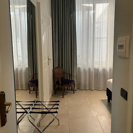 מלון Navona Theatre 3*