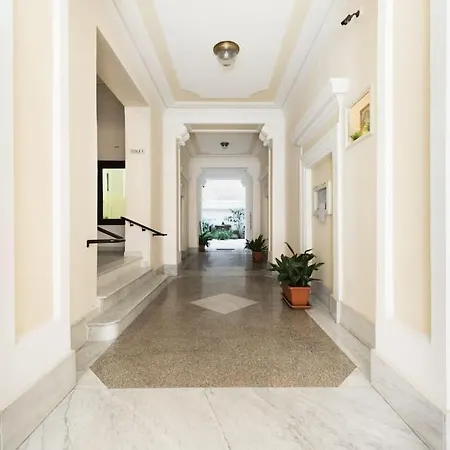 Modern Comfort, Poetic Charm Appartamento