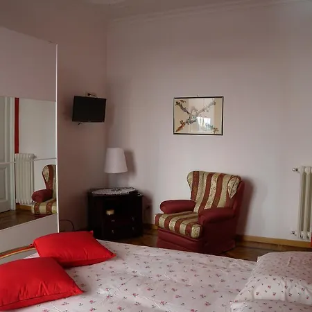 Tra Santi E Poeti Apartment *