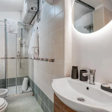 Atrhome Essential Loft Canova * Roma