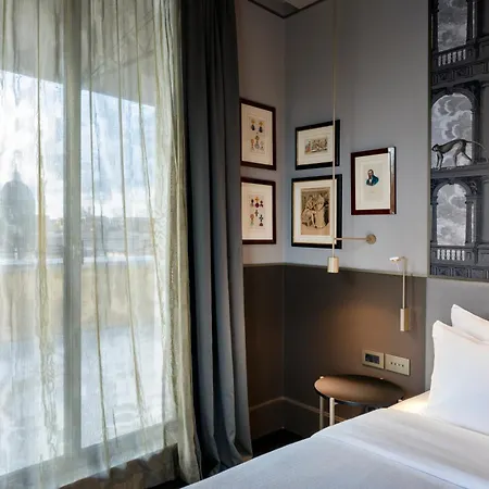 Radisson Collection Hotel, Antica
