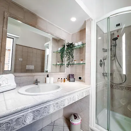 Apartment Large House Near The Metro A - Ideal For 6 People In The Center Of