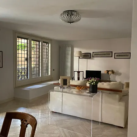 Casa Fiorita Appia Antica Roma