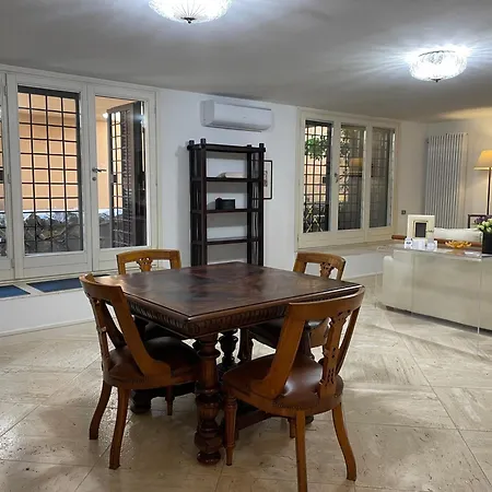 Casa Fiorita Appia Antica 아파트
