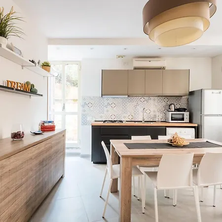 Il Piccolo Borgo Di Trastevere Roma