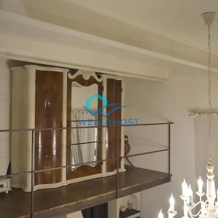 Shabby Loft In Colosseum Apartment