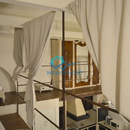 Shabby Loft In Colosseum Apartment *