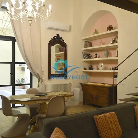 Shabby Loft In Colosseum Apartment