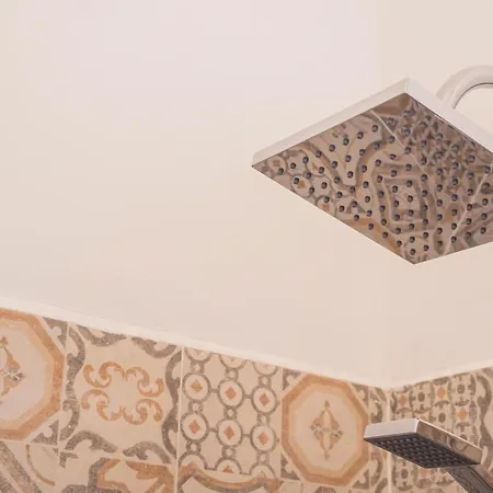 Travelershome Ciampino&Morena Guesthouse
