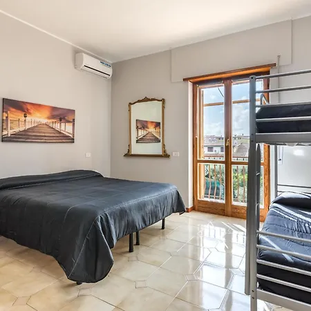 Guest house Travelershome Ciampino&Morena Guesthouse