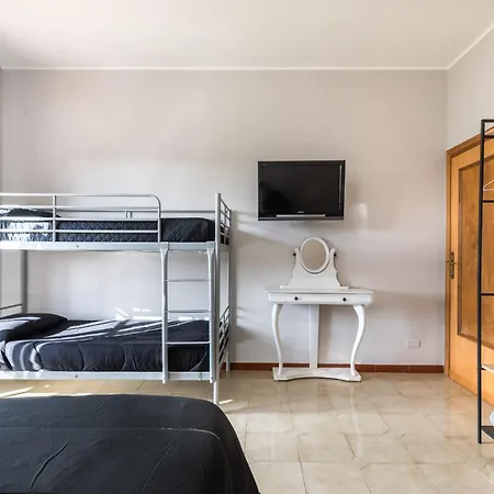Guest house Travelershome Ciampino&Morena Guesthouse *