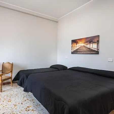 Travelershome Ciampino&Morena Guesthouse Guest house *