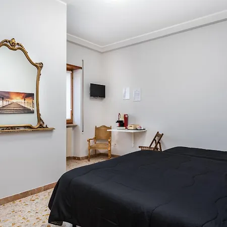 Travelershome Ciampino&Morena Guesthouse