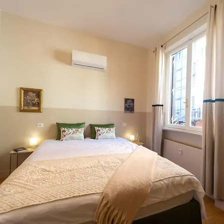 Bernini Stay, Next To Trevi Fountain