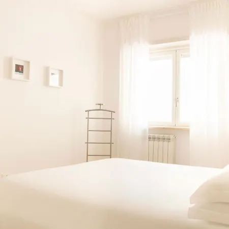 Moderno E Luminoso Apartment Rome