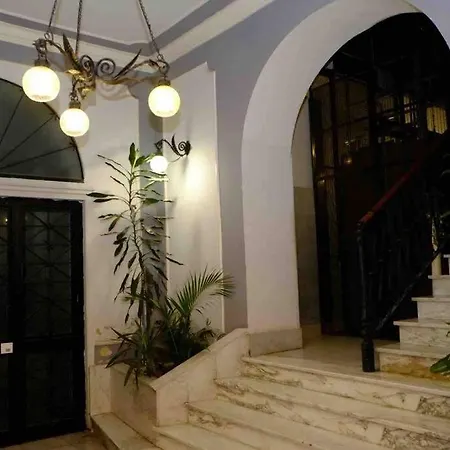 Beautiful Next To Piazza Di Spagna Apartment *