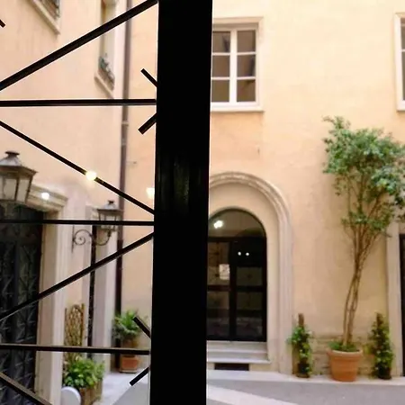 Apartment Beautiful Next To Piazza Di Spagna Rome