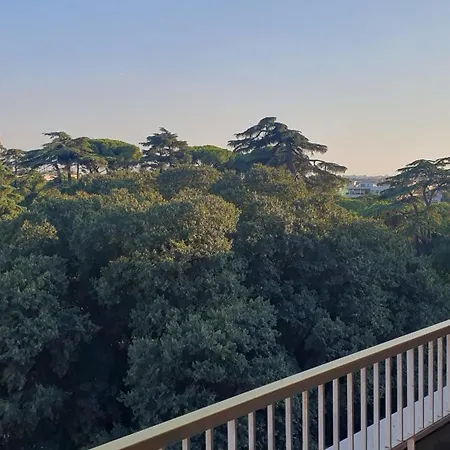 Guest house Only For Girls - Lazzaroni House Garden Rome