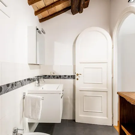 Pavone Centre Romantic Apartment *