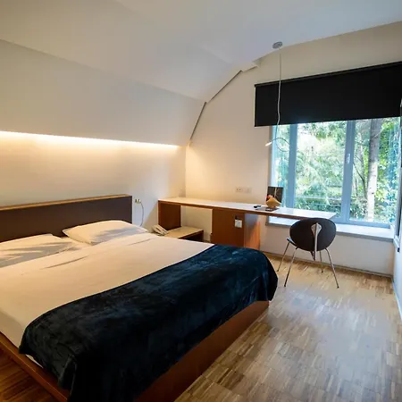 Black 4* Rome
