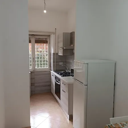 Apartment Per 4 In Via Tiburtina, Wi-fi, Metro B E Bus Per Il Centro E La Sapienza