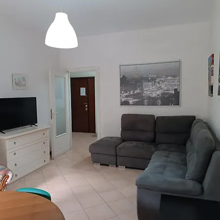 Apartment Per 4 In Via Tiburtina, Wi-fi, Metro B E Bus Per Il Centro E La Sapienza Rome