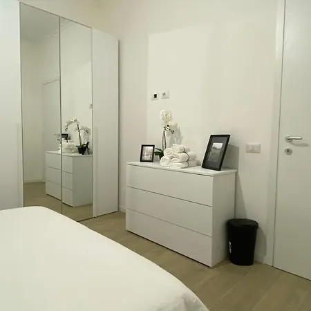 Jonny Apartment