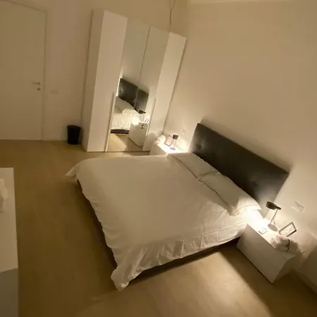 Jonny Apartment