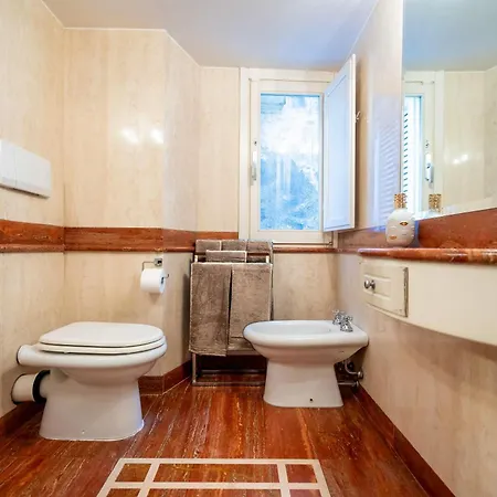 White Style Gambero Apartment