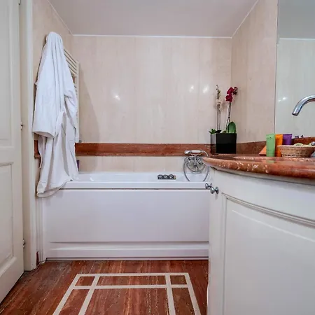 White Style Gambero Apartment *