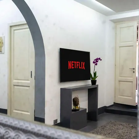 White Style Gambero Apartment