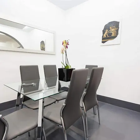 White Style Gambero Apartment Rome